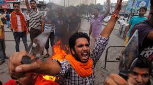 Identifie the fringe elements supporters -धार्मिक उन्माद व हिंसा के पीछे कौन