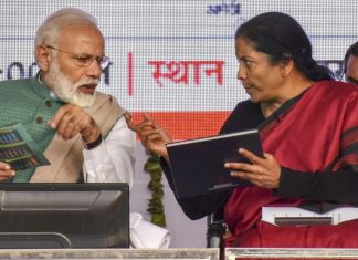 FIR against Fin minister in force donatios-पीएम मोदी नहीं मांगेंगे केन्द्रीय वित्त मंत्री का इस्तीफा! After Hindenberg research Indian Govt. is trying to find out solution for news ecomic crises
