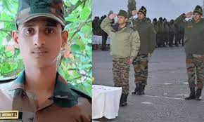 Agniver Akshaya Laxman given his life at Siyachin Glashier. Sena gave full national hnour and slute at Sena Head Quarer